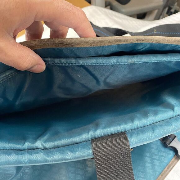 Solo New York Urban Nomad Laptop Messenger in Gray Plaid Shoulder Strap - Picture 9 of 16